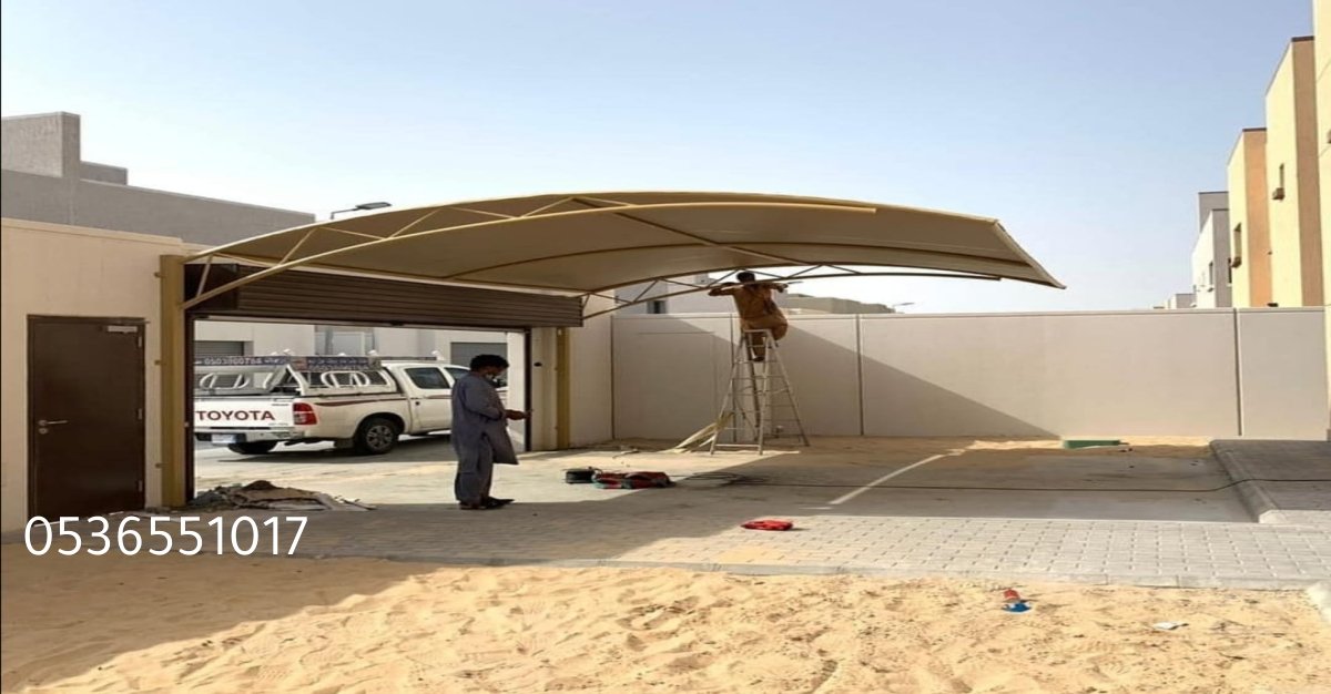 مظلة قماش PVC بتصميم مائل تستخدم لتظليل ساحة ألعاب أطفال